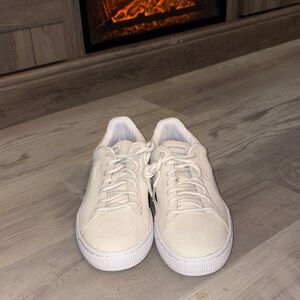 #186 Puma Suede Cream & tan white accents& sole NWOT  sz8.5 women’s M 6.5